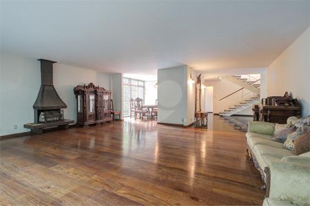 Casa à venda com 438m², 3 quartos e 7 vagas