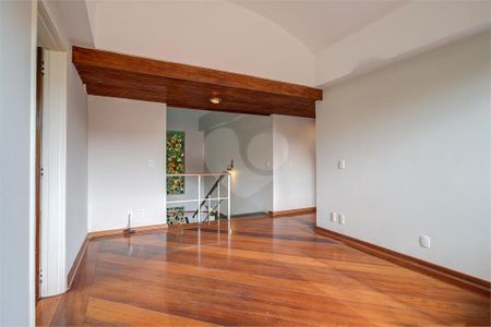 Casa à venda com 438m², 3 quartos e 7 vagas