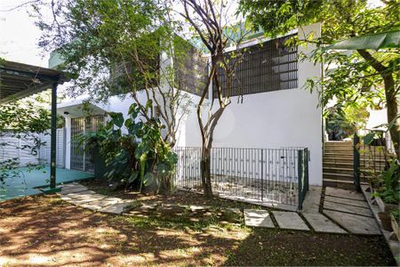 Casa à venda com 438m², 3 quartos e 7 vagas