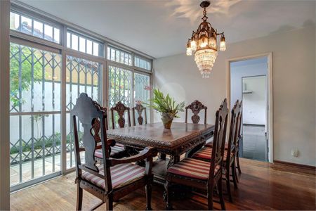 Casa à venda com 438m², 3 quartos e 7 vagas