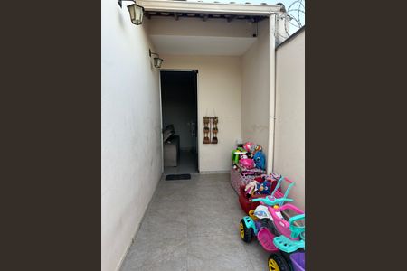 Casa para alugar com 100m², 2 quartos e 2 vagasEntrada