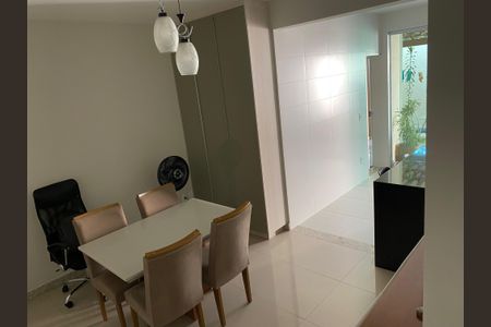 Sala de casa à venda com 2 quartos, 100m² em Jardim Vitoria, Belo Horizonte