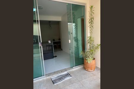 Casa para alugar com 100m², 2 quartos e 2 vagasÁrea Externa