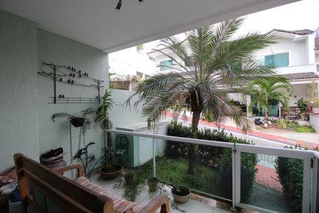 Casa de condomínio à venda com 144m², 3 quartos e 2 vagasVaranda