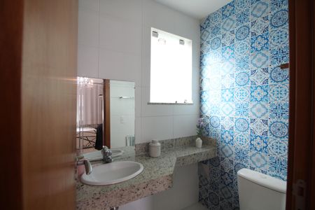 Casa de condomínio à venda com 144m², 3 quartos e 2 vagasBanheiro da Suíte 2