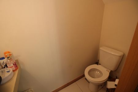 Casa de condomínio à venda com 144m², 3 quartos e 2 vagasLavabo