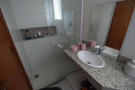 Casa de condomínio à venda com 144m², 3 quartos e 2 vagasBanheiro da Suíte 2