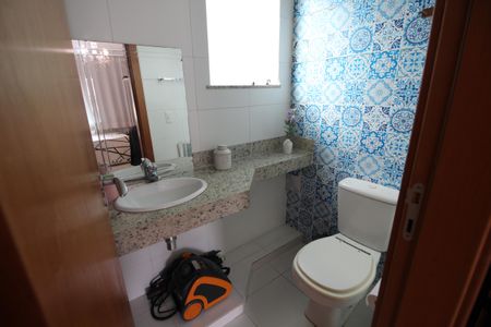 Casa de condomínio à venda com 144m², 3 quartos e 2 vagasBanheiro da Suíte 2