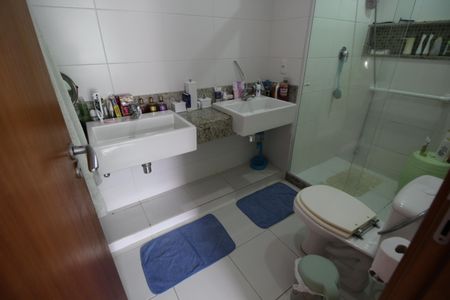 Casa de condomínio à venda com 144m², 3 quartos e 2 vagasBanheiro da Suíte 2