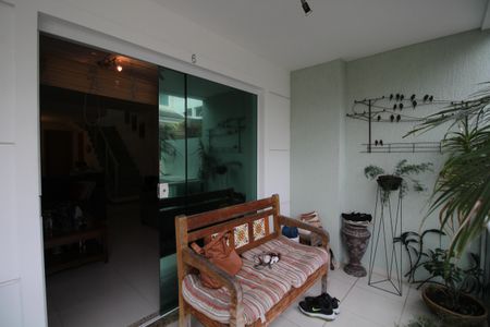 Casa de condomínio à venda com 144m², 3 quartos e 2 vagasVaranda