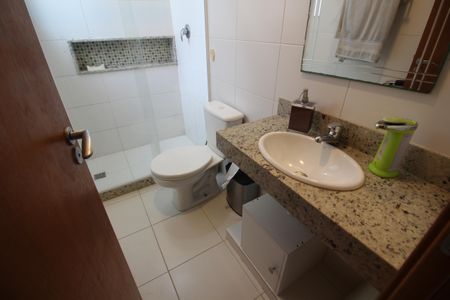 Casa de condomínio à venda com 144m², 3 quartos e 2 vagasBanheiro da Suíte 1