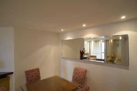 Sala de apartamento à venda com 2 quartos, 84m² em Barra da Tijuca, Rio de Janeiro