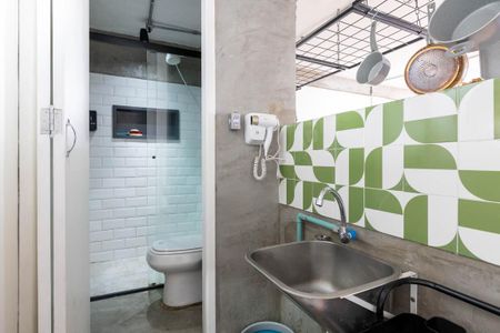 Banheiro de kitnet/studio para alugar com 1 quarto, 38m² em Centro Histórico de São Paulo, São Paulo