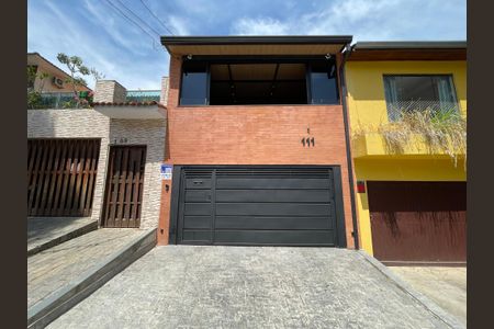 Casa à venda com 140m², 3 quartos e 2 vagasFachada