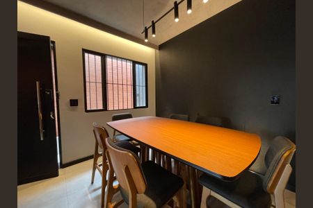 Casa à venda com 140m², 3 quartos e 2 vagasSala