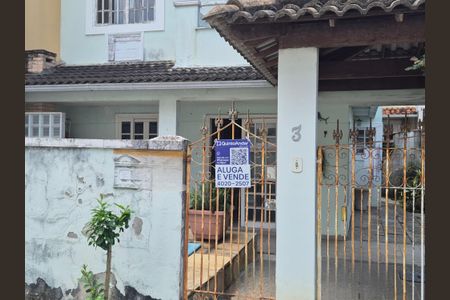 Casa de condomínio à venda com 151m², 4 quartos e 2 vagasPlaca