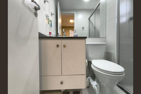 Apartamento à venda com 64m², 2 quartos e 1 vaga Apartamento à venda com 64m², 2 quartos e 1 vagaBanheiro da Suíte