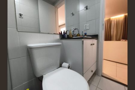 Apartamento à venda com 64m², 2 quartos e 1 vaga Apartamento à venda com 64m², 2 quartos e 1 vagaBanheiro