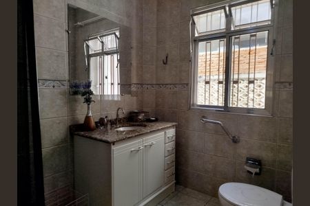 Casa à venda com 151m², 4 quartos e 3 vagasBanheiro 1