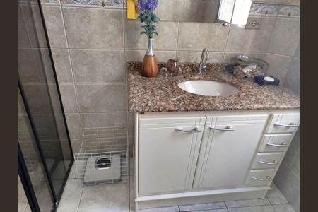 Casa à venda com 151m², 4 quartos e 3 vagasBanheiro 1