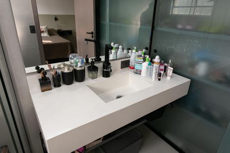 Apartamento à venda com 96m², 2 quartos e 1 vaga Apartamento à venda com 96m², 2 quartos e 1 vagaBanheiro da Suíte 1