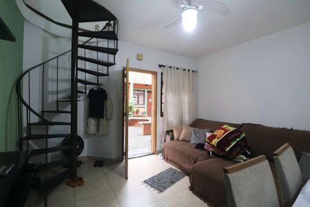 Sala de apartamento para alugar com 2 quartos, 53m² em Jardim Santa Genoveva, Guarujá