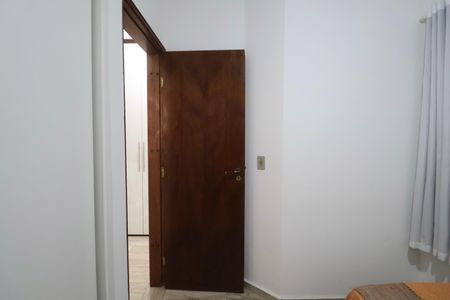 Quarto de apartamento para alugar com 2 quartos, 53m² em Jardim Santa Genoveva, Guarujá