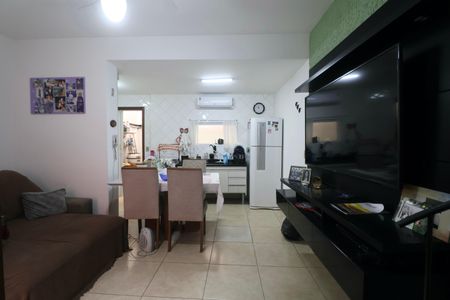 Sala de apartamento para alugar com 2 quartos, 53m² em Jardim Santa Genoveva, Guarujá