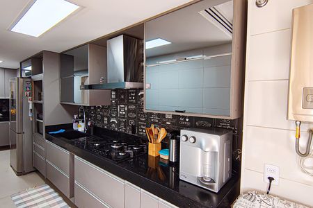 Apartamento à venda com 184m², 3 quartos e 2 vagas Apartamento à venda com 184m², 3 quartos e 2 vagasCozinha e Área de Serviço