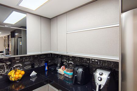 Apartamento à venda com 184m², 3 quartos e 2 vagas Apartamento à venda com 184m², 3 quartos e 2 vagasCozinha e Área de Serviço