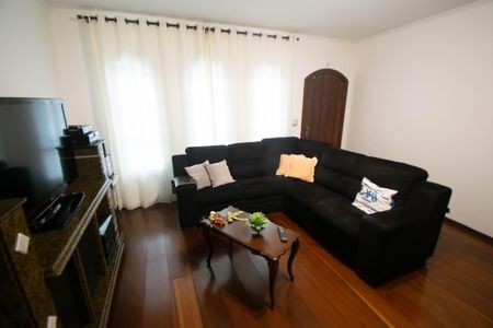 Casa à venda com 200m², 3 quartos e 2 vagas Casa à venda com 200m², 3 quartos e 2 vagasSala