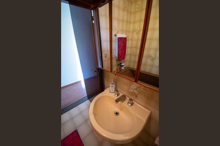 Casa à venda com 200m², 3 quartos e 2 vagas Casa à venda com 200m², 3 quartos e 2 vagasBanheiro 1