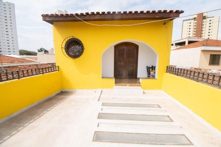 Casa à venda com 200m², 3 quartos e 2 vagas Casa à venda com 200m², 3 quartos e 2 vagasTerraço