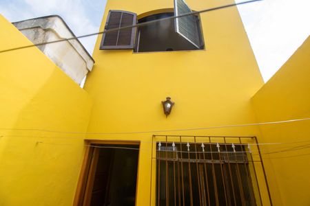 Casa à venda com 200m², 3 quartos e 2 vagas Casa à venda com 200m², 3 quartos e 2 vagasQuintal