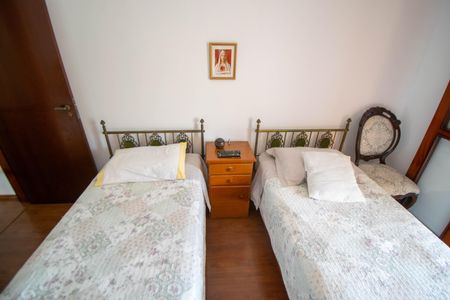 Casa à venda com 200m², 3 quartos e 2 vagas Casa à venda com 200m², 3 quartos e 2 vagasQuarto 3