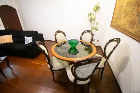 Casa à venda com 200m², 3 quartos e 2 vagas Casa à venda com 200m², 3 quartos e 2 vagasSala