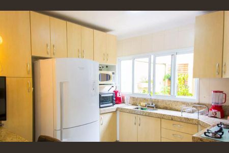 Casa à venda com 3 quartos, 180m² em Vila Scarpelli, Santo André