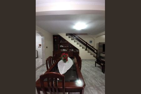 Casa à venda com 3 quartos, 180m² em Vila Virginia, São Paulo