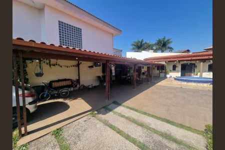 Casa à venda com 180m², 2 quartos e 6 vagas