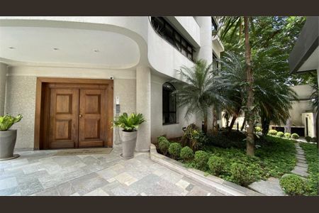 Apartamento à venda com 253m², 4 quartos e 4 vagas