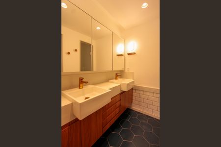 Apartamento à venda com 178m², 4 quartos e 2 vagasBanheiro da Suíte