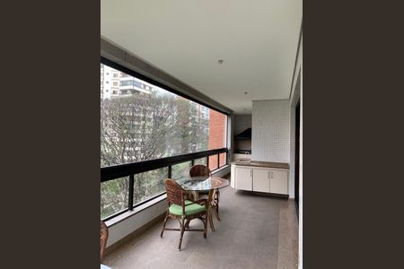 Apartamento à venda com 335m², 4 quartos e 6 vagas