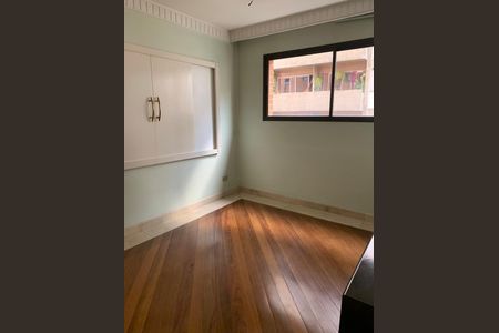 Apartamento à venda com 335m², 4 quartos e 6 vagas