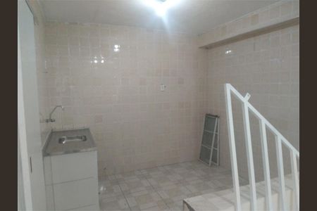 Casa à venda com 216m², 6 quartos e sem vaga