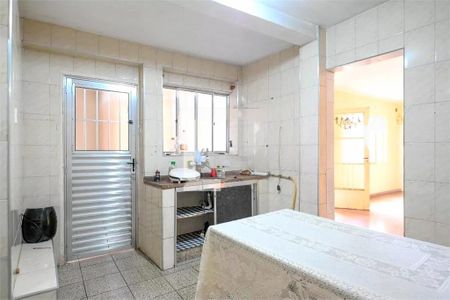 Casa à venda com 216m², 6 quartos e sem vaga