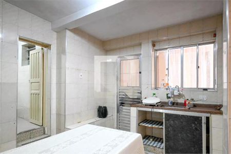 Casa à venda com 216m², 6 quartos e sem vaga