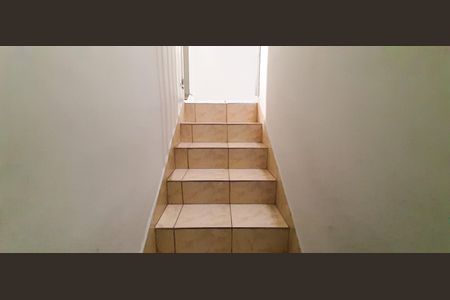 Casa à venda com 150m², 3 quartos e 2 vagasEscada