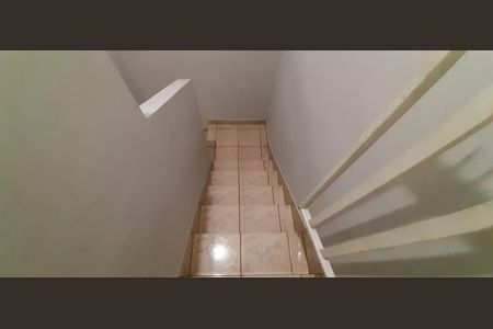 Casa à venda com 150m², 3 quartos e 2 vagasEscada