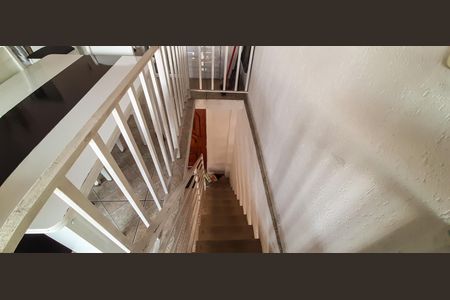 Casa à venda com 150m², 3 quartos e 2 vagasEscada