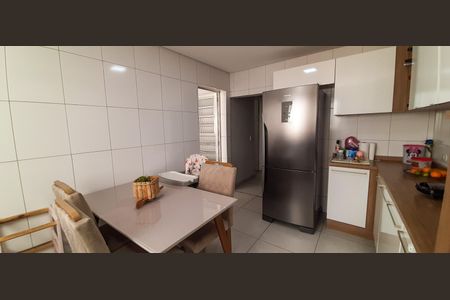 Casa à venda com 150m², 3 quartos e 2 vagasCozinha